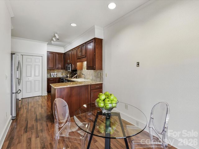 2831 Sharon View Road, Charlotte, NC 28210