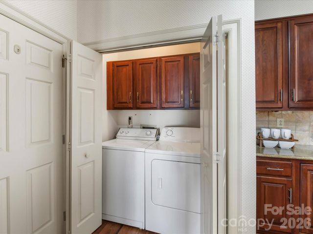 2831 Sharon View Road, Charlotte, NC 28210