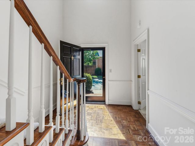 2831 Sharon View Road, Charlotte, NC 28210