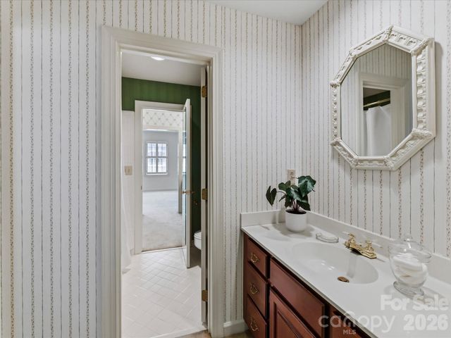 2831 Sharon View Road, Charlotte, NC 28210