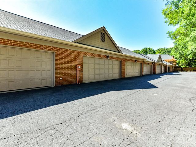2831 Sharon View Road, Charlotte, NC 28210