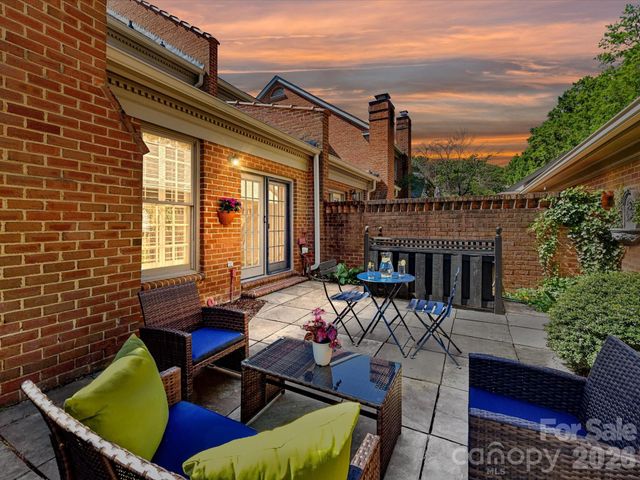 2831 Sharon View Road, Charlotte, NC 28210