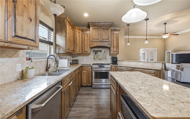 7649 Sable Creek Dr, Corpus Christi, TX 78414