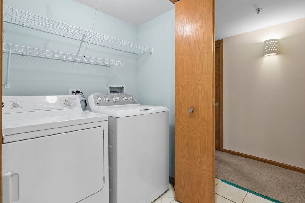 Image 16 of property listing at 650 S River Road 301, Des Plaines, IL 60016