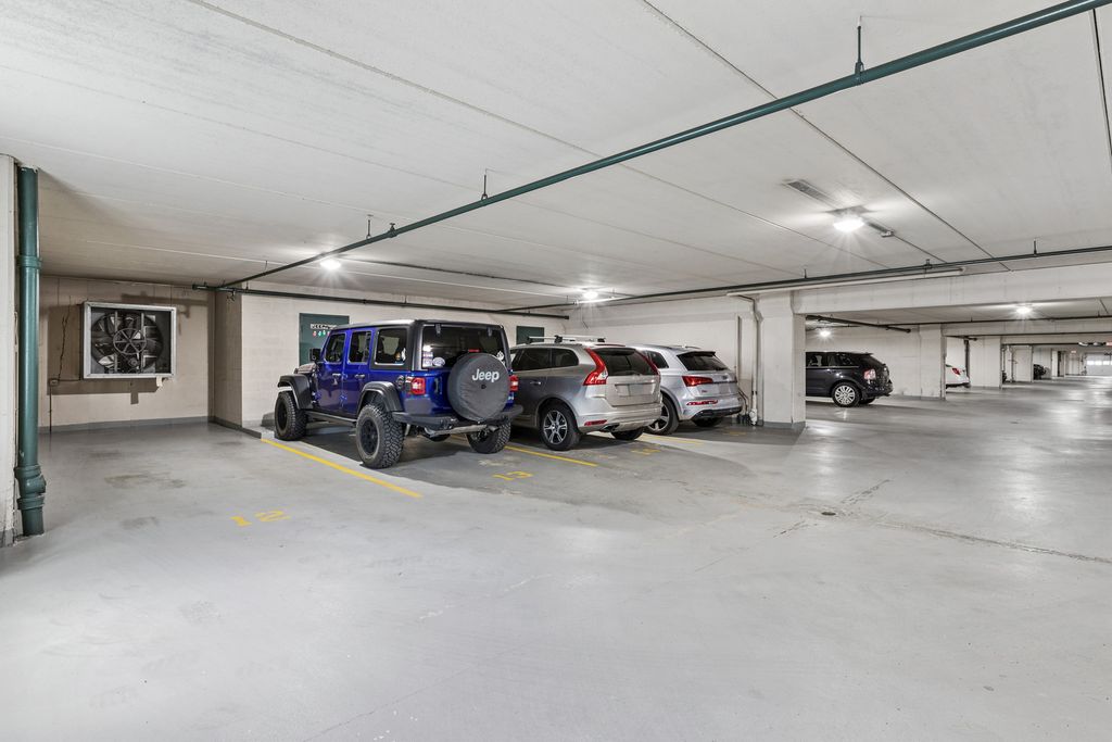 Image 19 of property listing at 650 S River Road 301, Des Plaines, IL 60016