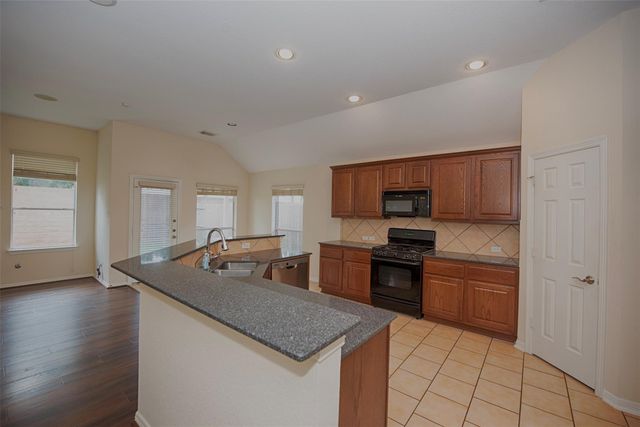 2725 Hidden Landing Drive, Pearland, TX 77584