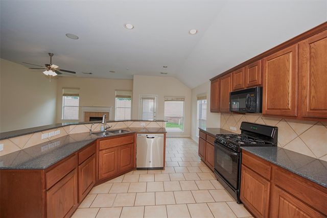 2725 Hidden Landing Drive, Pearland, TX 77584