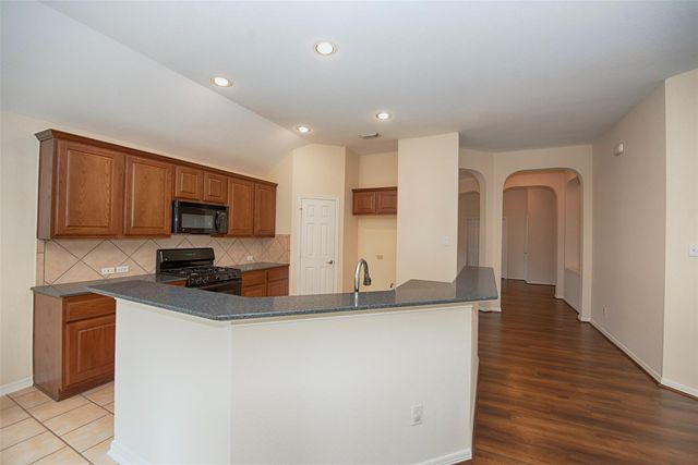 2725 Hidden Landing Drive, Pearland, TX 77584