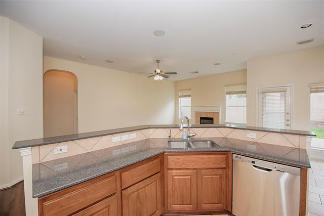 2725 Hidden Landing Drive, Pearland, TX 77584
