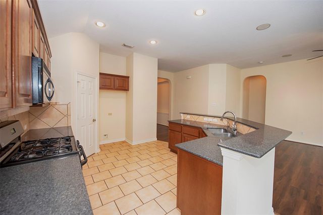 2725 Hidden Landing Drive, Pearland, TX 77584