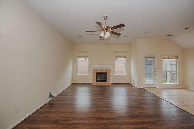 2725 Hidden Landing Drive, Pearland, TX 77584
