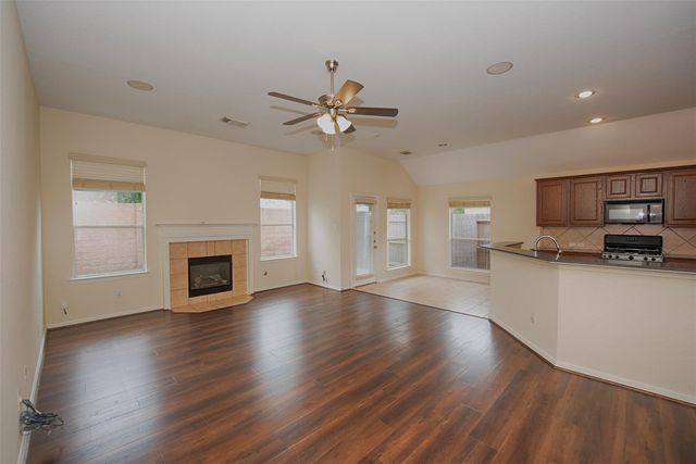 2725 Hidden Landing Drive, Pearland, TX 77584