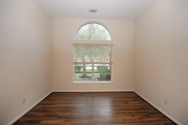 2725 Hidden Landing Drive, Pearland, TX 77584