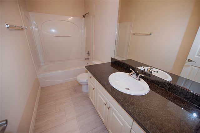 2725 Hidden Landing Drive, Pearland, TX 77584