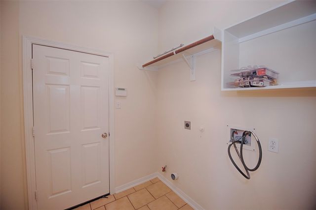 2725 Hidden Landing Drive, Pearland, TX 77584