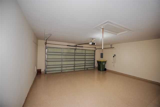 2725 Hidden Landing Drive, Pearland, TX 77584