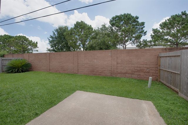 2725 Hidden Landing Drive, Pearland, TX 77584