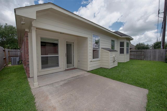 2725 Hidden Landing Drive, Pearland, TX 77584