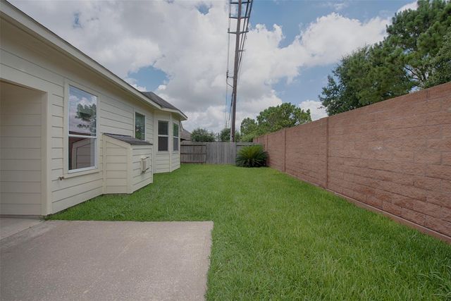 2725 Hidden Landing Drive, Pearland, TX 77584