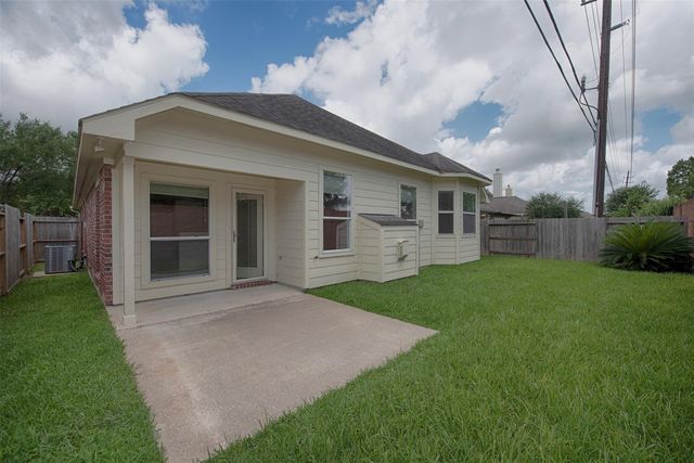 2725 Hidden Landing Drive, Pearland, TX 77584