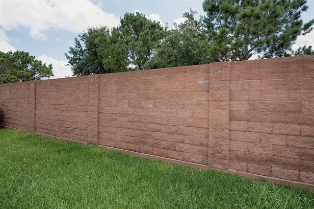 2725 Hidden Landing Drive, Pearland, TX 77584