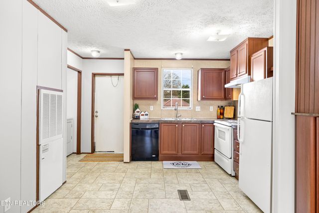 805 Park St, Sweetwater, TN 37874