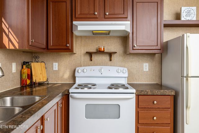 805 Park St, Sweetwater, TN 37874