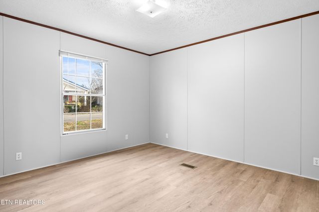 805 Park St, Sweetwater, TN 37874