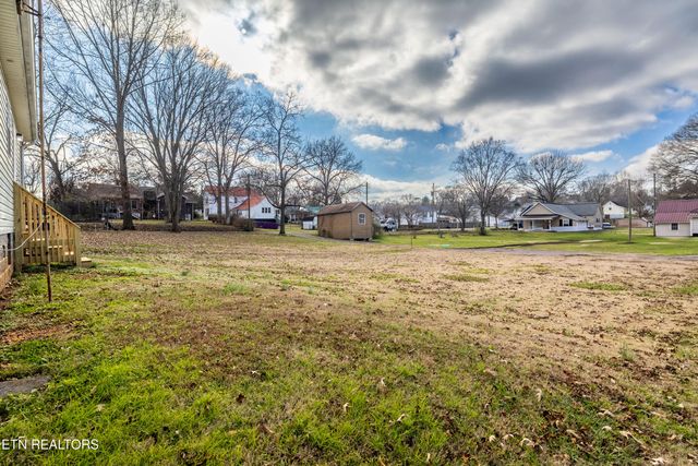 805 Park St, Sweetwater, TN 37874