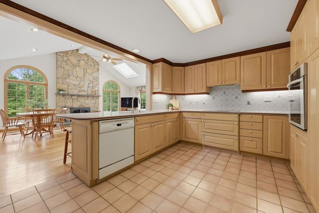 2 Lyons Street, Westborough, MA 01581