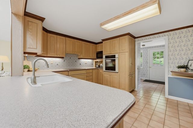 2 Lyons Street, Westborough, MA 01581