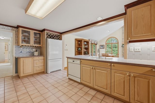 2 Lyons Street, Westborough, MA 01581