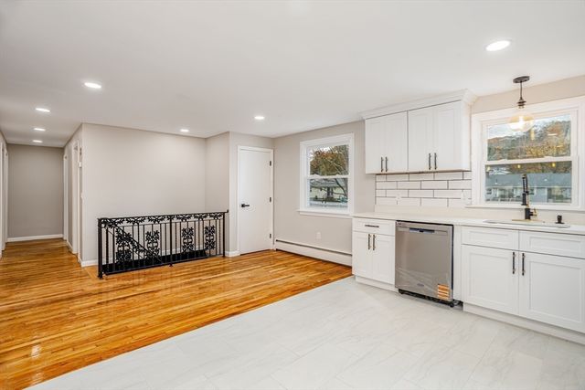 44 Old Brook Rd, Leominster, MA 01453