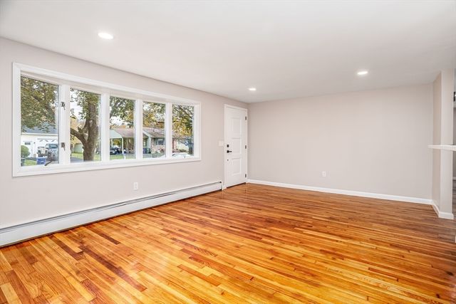 44 Old Brook Rd, Leominster, MA 01453