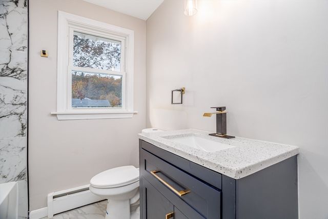 44 Old Brook Rd, Leominster, MA 01453