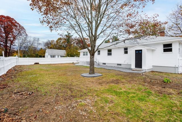 44 Old Brook Rd, Leominster, MA 01453