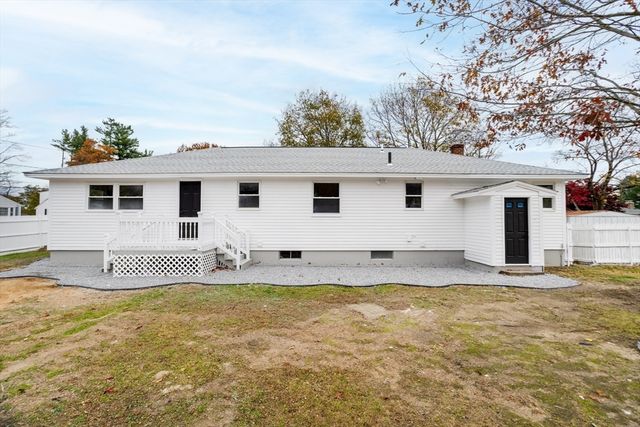 44 Old Brook Rd, Leominster, MA 01453