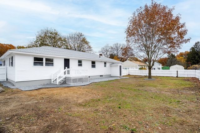 44 Old Brook Rd, Leominster, MA 01453