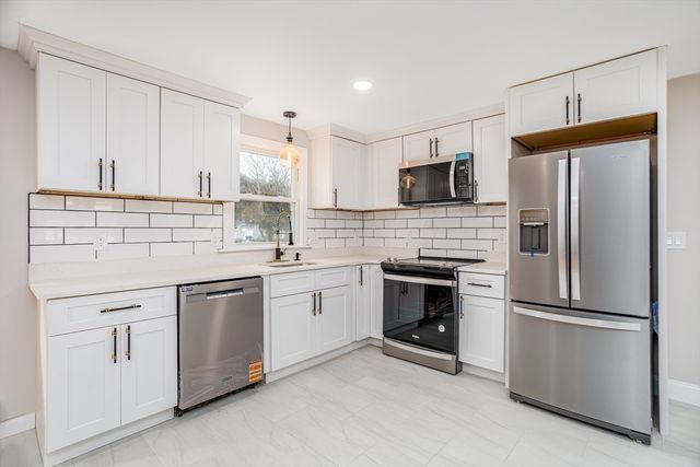 44 Old Brook Rd, Leominster, MA 01453