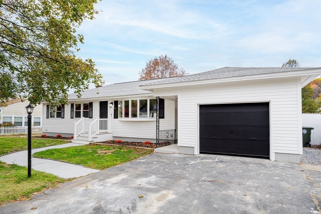 44 Old Brook Rd, Leominster, MA 01453