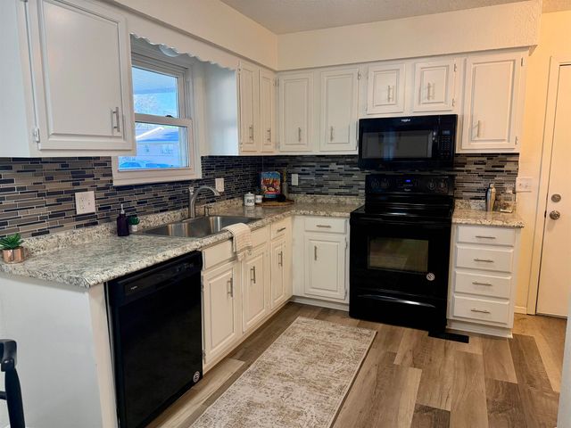 1216 N Spencer Dr, Augusta, KS 67010