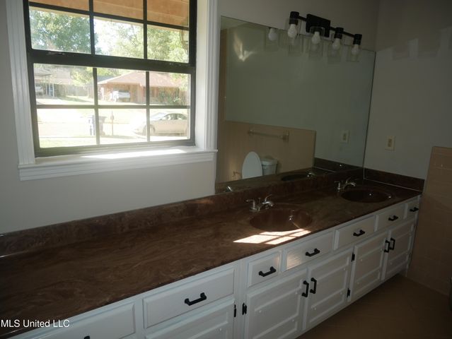 5800 Dover Drive, Horn Lake, MS 38637