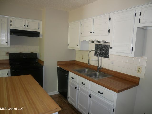 5800 Dover Drive, Horn Lake, MS 38637