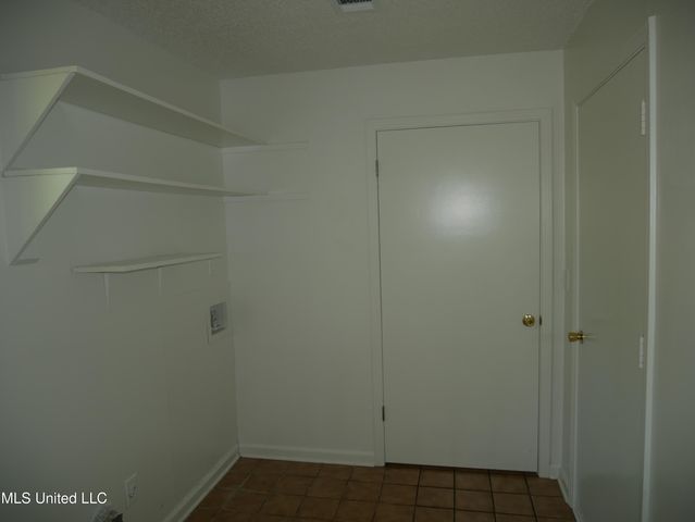 5800 Dover Drive, Horn Lake, MS 38637