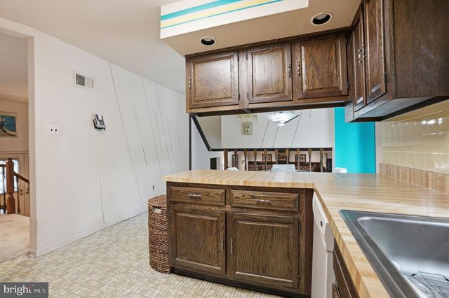 718 BRIDGEVIEW RD, Feasterville Trevose, PA 19053