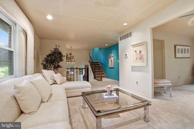 718 BRIDGEVIEW RD, Feasterville Trevose, PA 19053