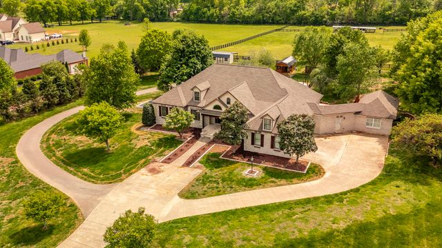 1205 Sequoya Trl, Columbia, TN 38401