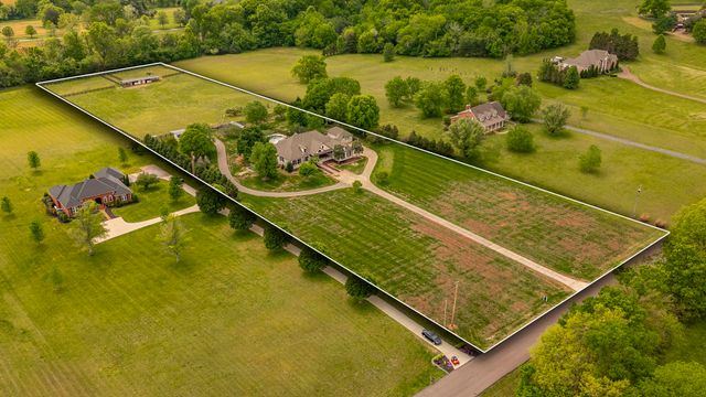 1205 Sequoya Trl, Columbia, TN 38401