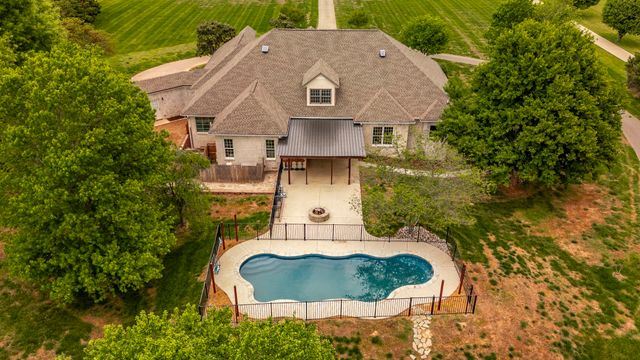 1205 Sequoya Trl, Columbia, TN 38401