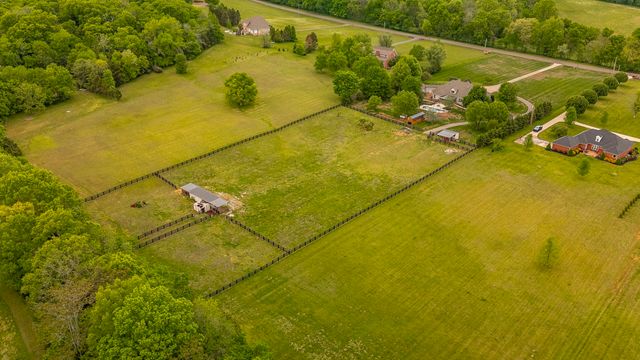 1205 Sequoya Trl, Columbia, TN 38401